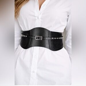 LAST CHANCE Pinko studded leather belt